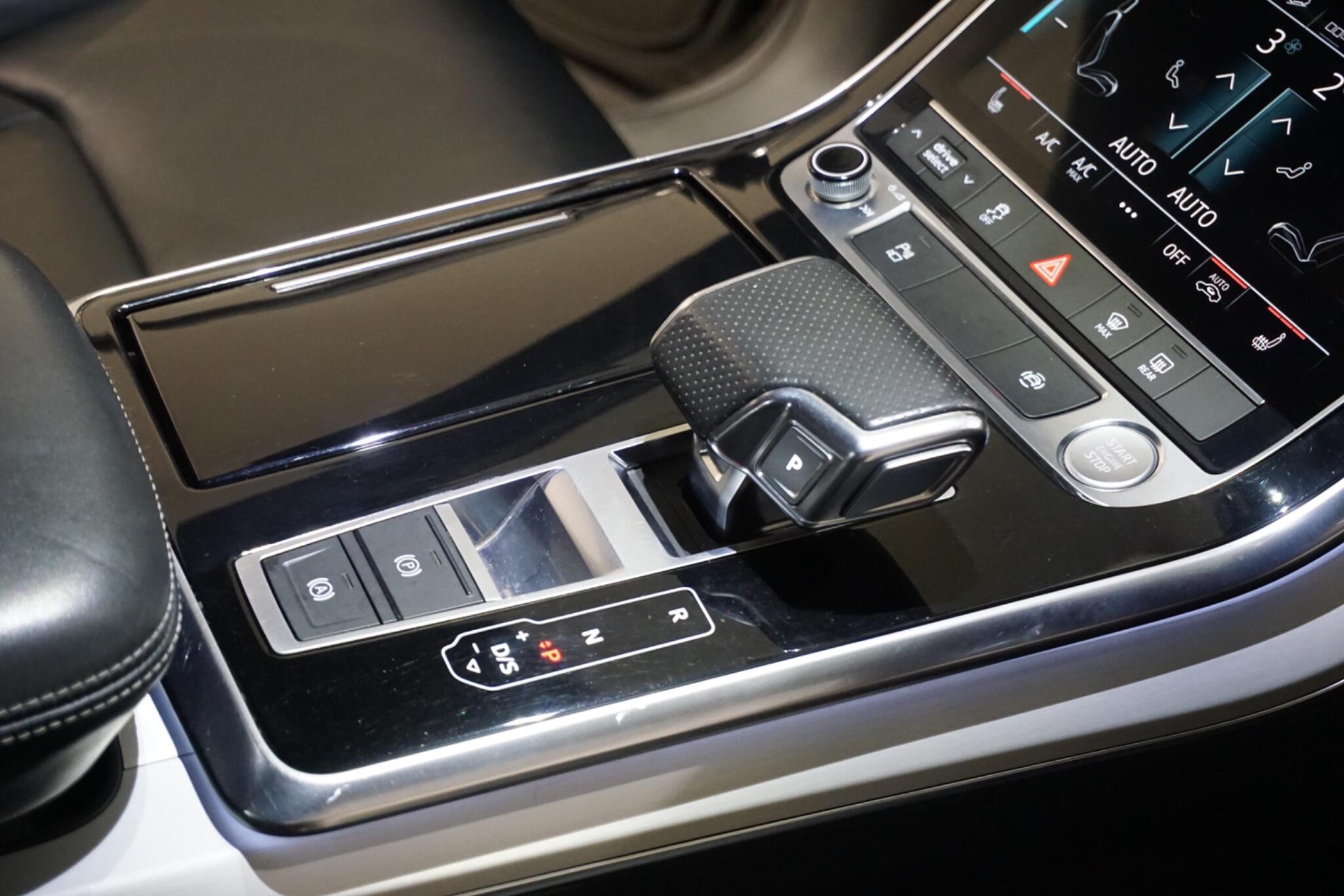 Audi Q7 3.0 TFSIe V6 55 S line SUV 5dr Petrol Plug-in Hybrid Tiptronic quattro Euro 6 (s/s) 17.9kWh (381 ps)